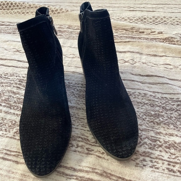 Lucky Brand perforated genuine leather lp-Petre wooden block heel booties sz 8.5 - Picture 3 of 11